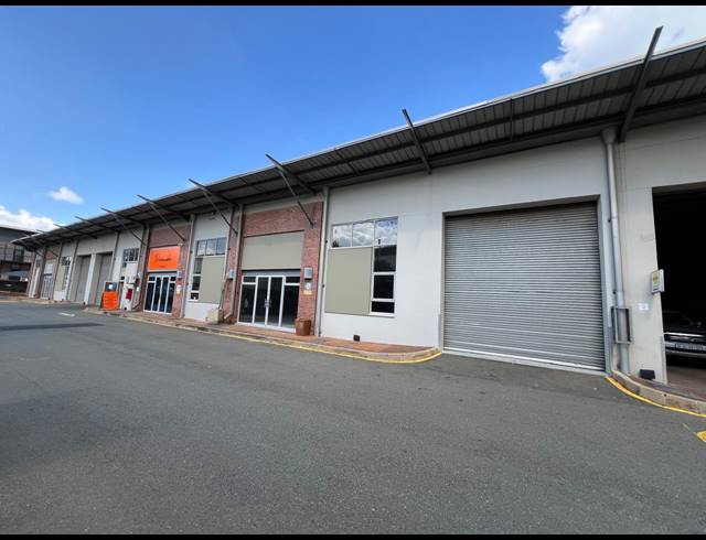 680M² WAREHOUSE TO LET IN LASER PARK